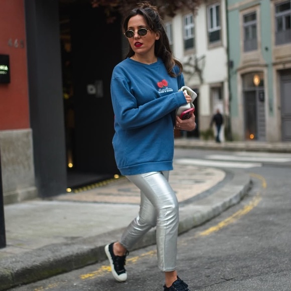 Zara Roses Sweatshirt with Text - Picture 3 of 15